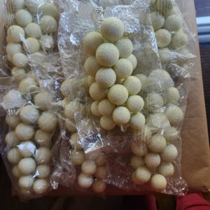 BRAND ÑEW!!  VINTAGE MIDWEST DECORATIVE ARTIFICIAL WHITE GRAPES W/SILVER LEAVES.